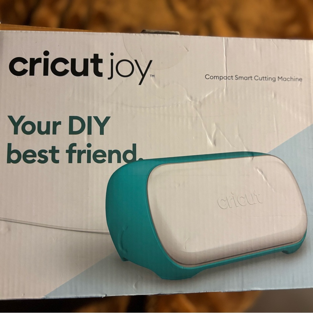 Cricut Joy™ Ultra-Compact Smart Cutting Machine